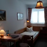Haus Florian ゲストハウス グライナウ