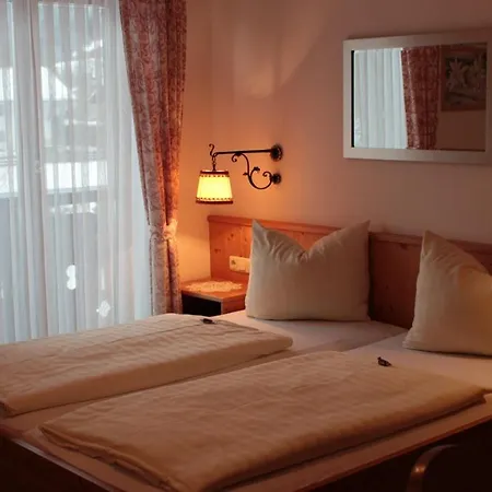 Haus Florian 게스트하우스 3*